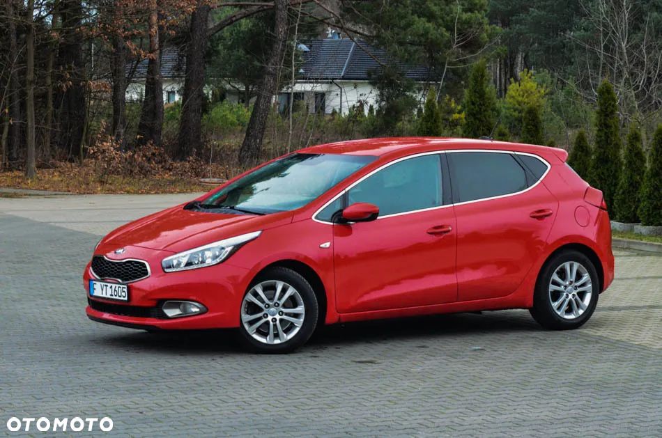 Kia Ceed 1.6 CRDi 128 Fifa World Cup Edition - 4