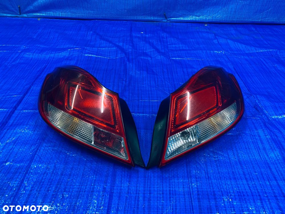 LAMPY LAMPA W BŁOTNIK LEWA PRAWA TYLNA LEWY PRAWY TYŁ OPEL INSIGNIA A PRZEDLIFT HB SEDAN 11R ; 168348 EUROPA ORYGINAŁ - 2