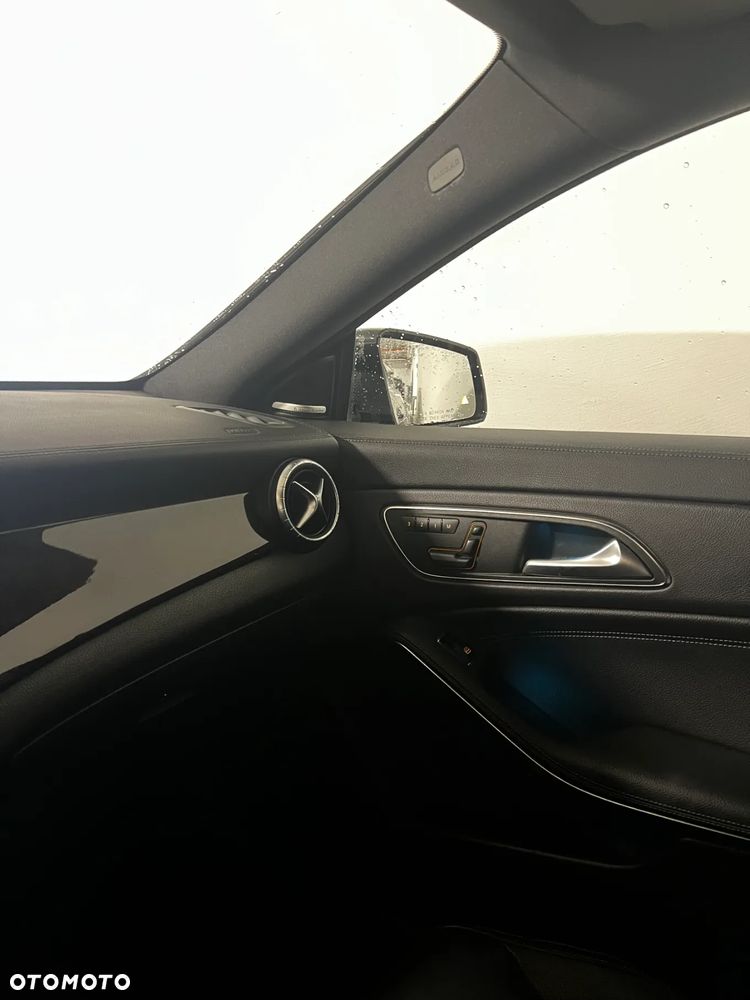 Mercedes-Benz CLA 250 4-Matic AMG Line - 12