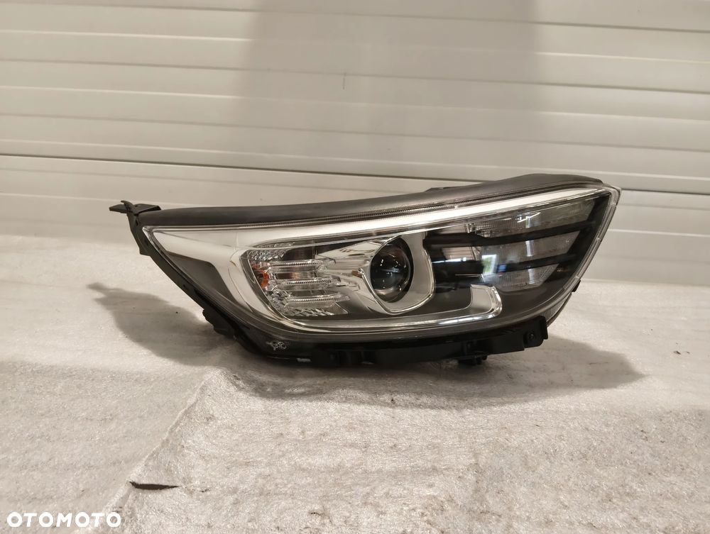 KIA Stonic SOCZEWKA ZW BEZ LEDA PRZÓD STRONA PRAWA LAMPA PRZEDNIA A1220884 - 1