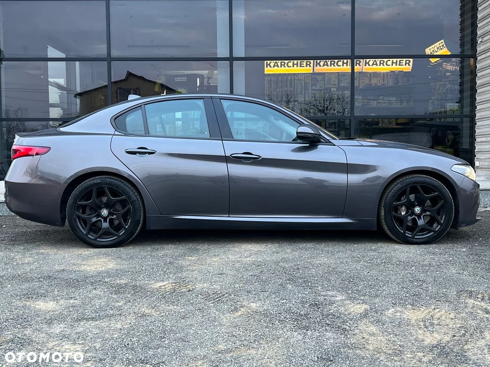 Alfa Romeo Giulia 2.0 Turbo Business - 9