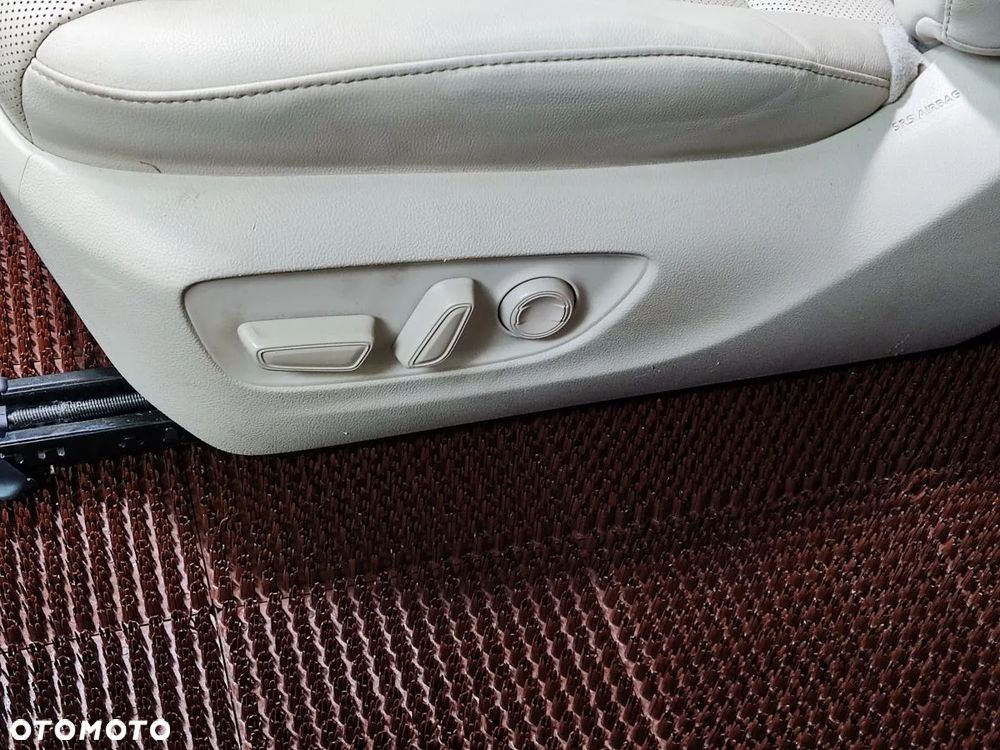 TOYOTA HIGHLANDER 20-24r Fotele Kanapy Boczki Skórzane 7 osób - 26