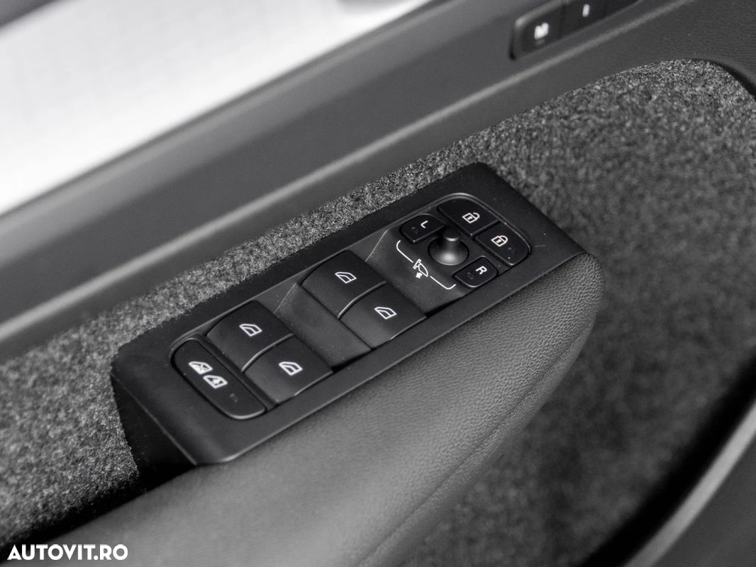 Volvo XC 40 - 25