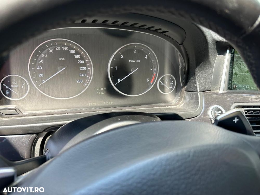 BMW Seria 5 520d xDrive - 17