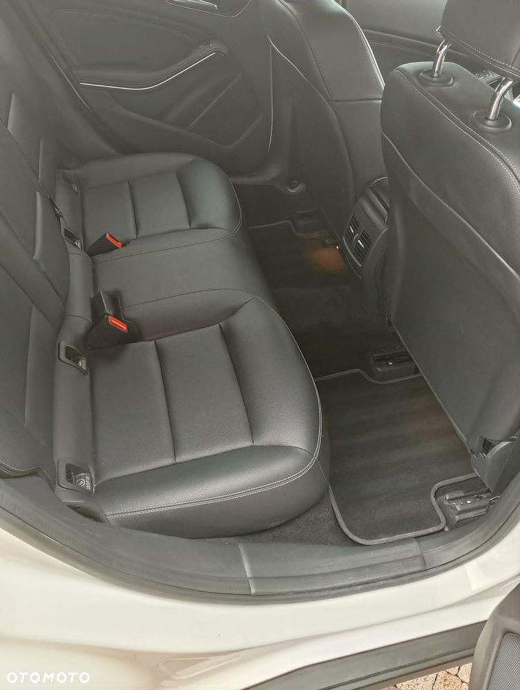Mercedes-Benz GLA 250 7G-DCT Style - 11