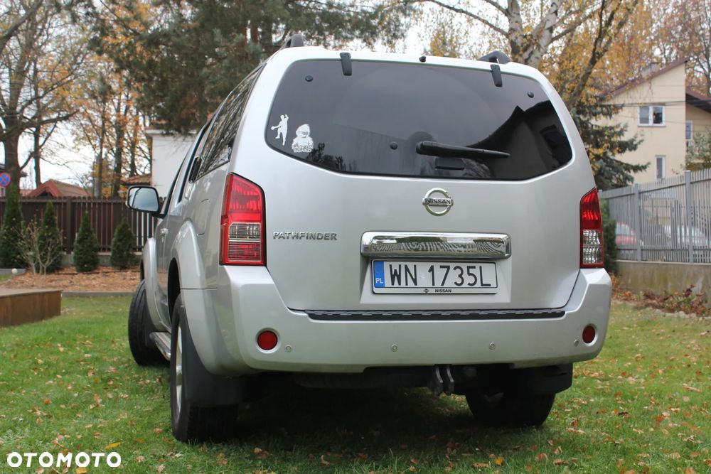 Nissan Pathfinder 2.5 D LE - 4