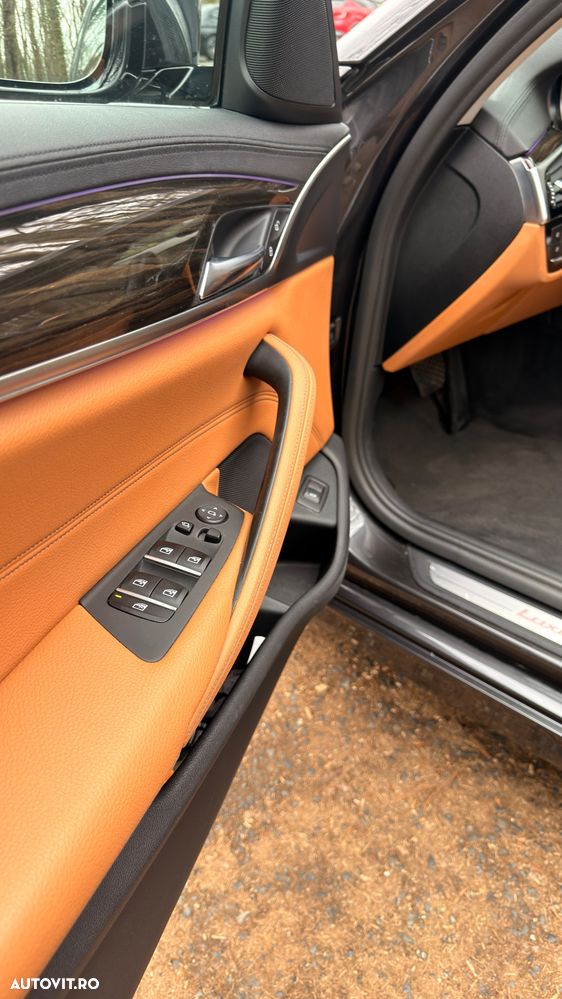 BMW Seria 5 525d Aut. Luxury Line - 26