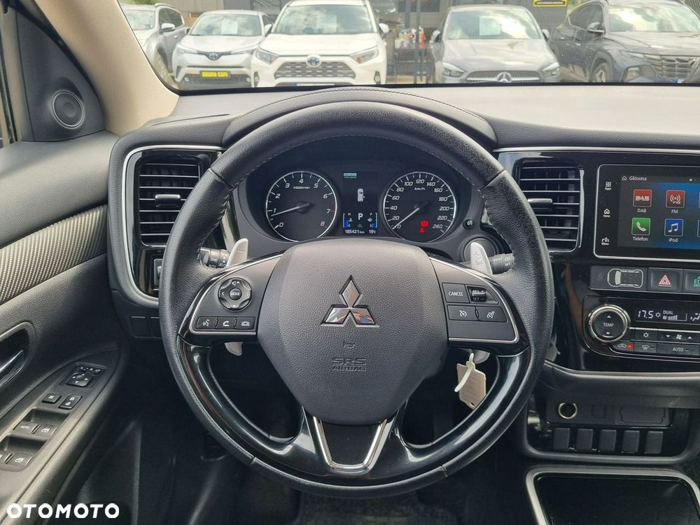Mitsubishi Outlander 2.0 4WD Invite - 15