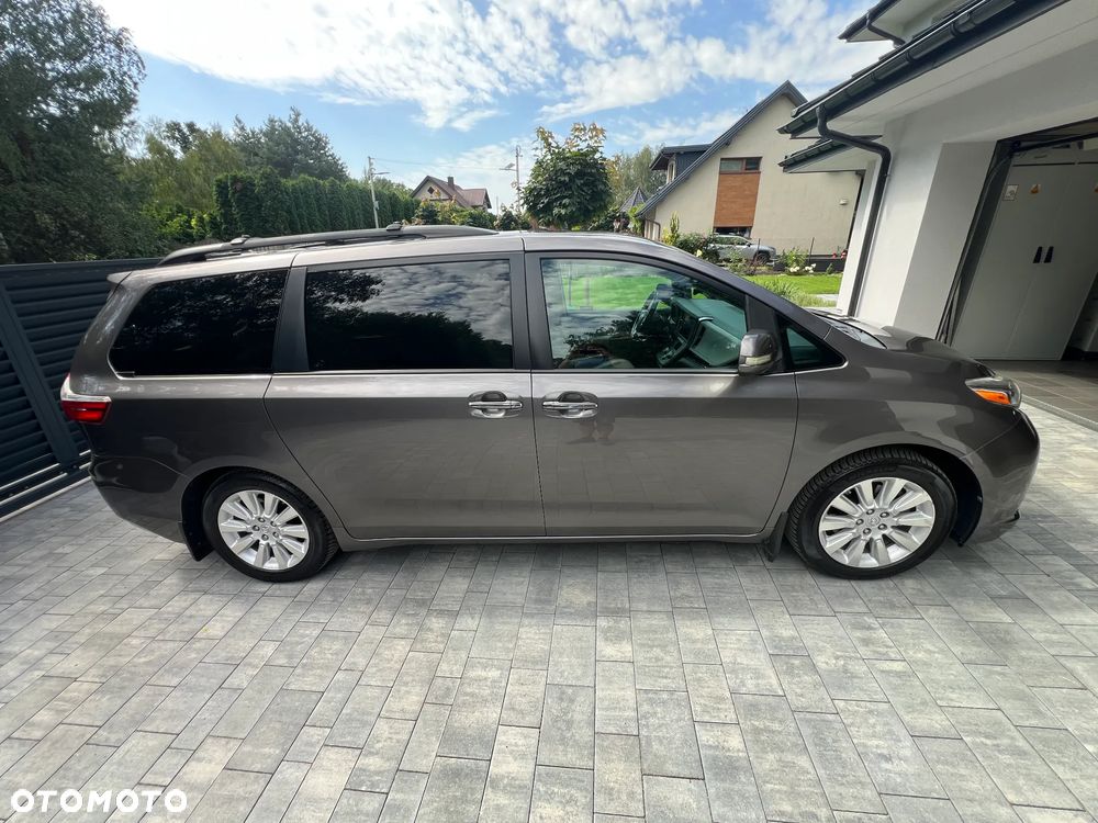 Toyota Sienna - 4
