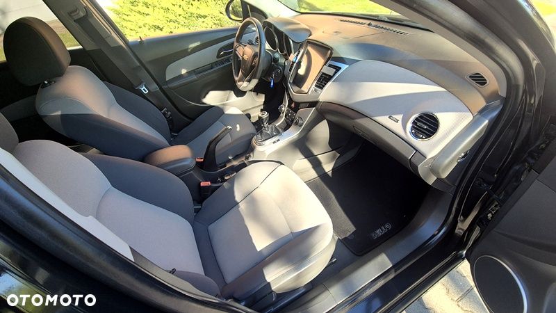 Chevrolet Cruze 1.6 - 33
