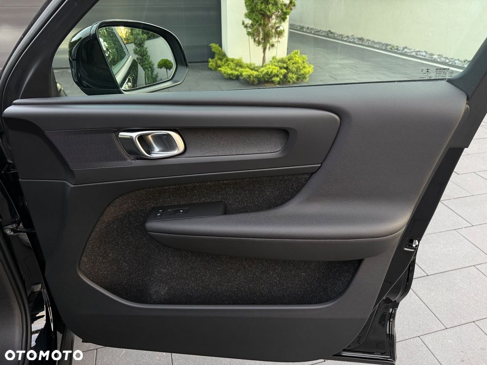 Volvo XC 40 D3 SCR Momentum - 34