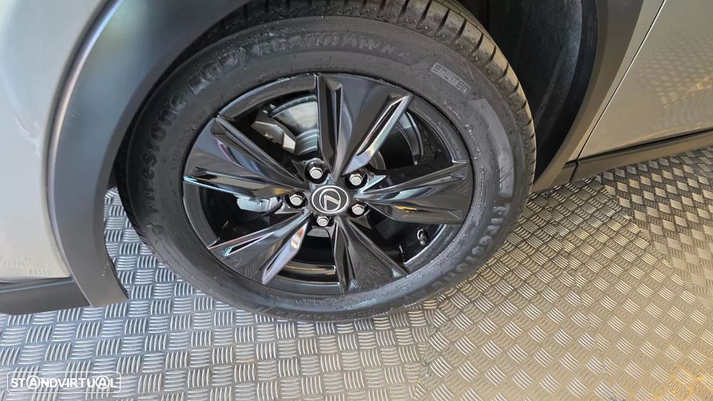 Lexus UX 250h Executive - 32