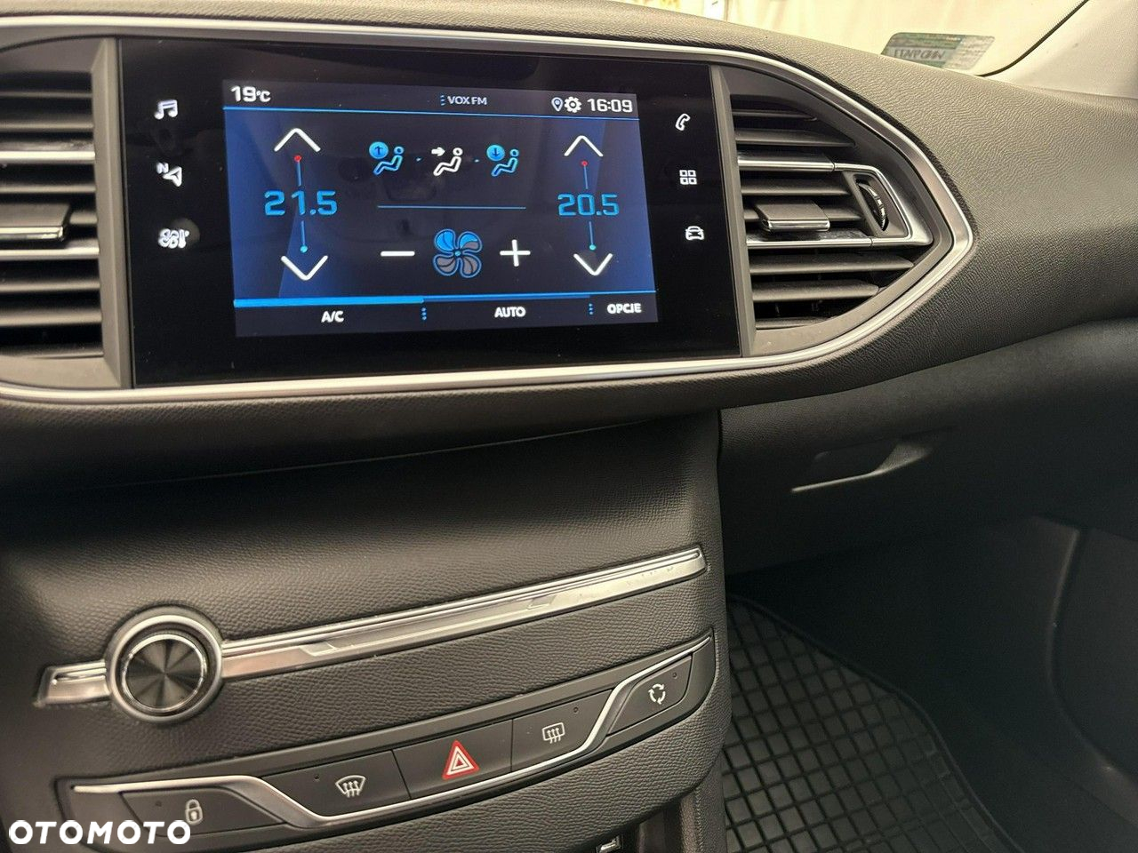 Peugeot 308 - 23