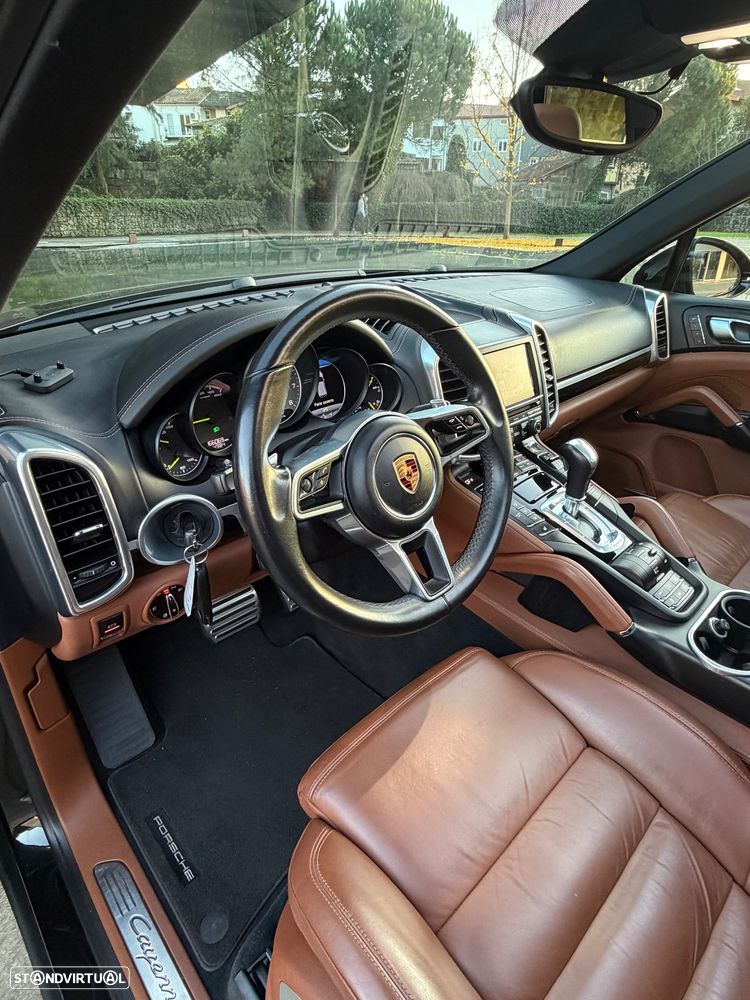 Porsche Cayenne S Hybrid Tiptronic S - 32