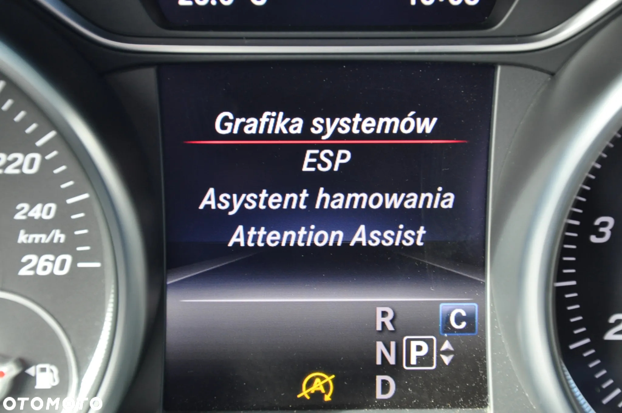 Mercedes-Benz GLA 180 7G-DCT - 18