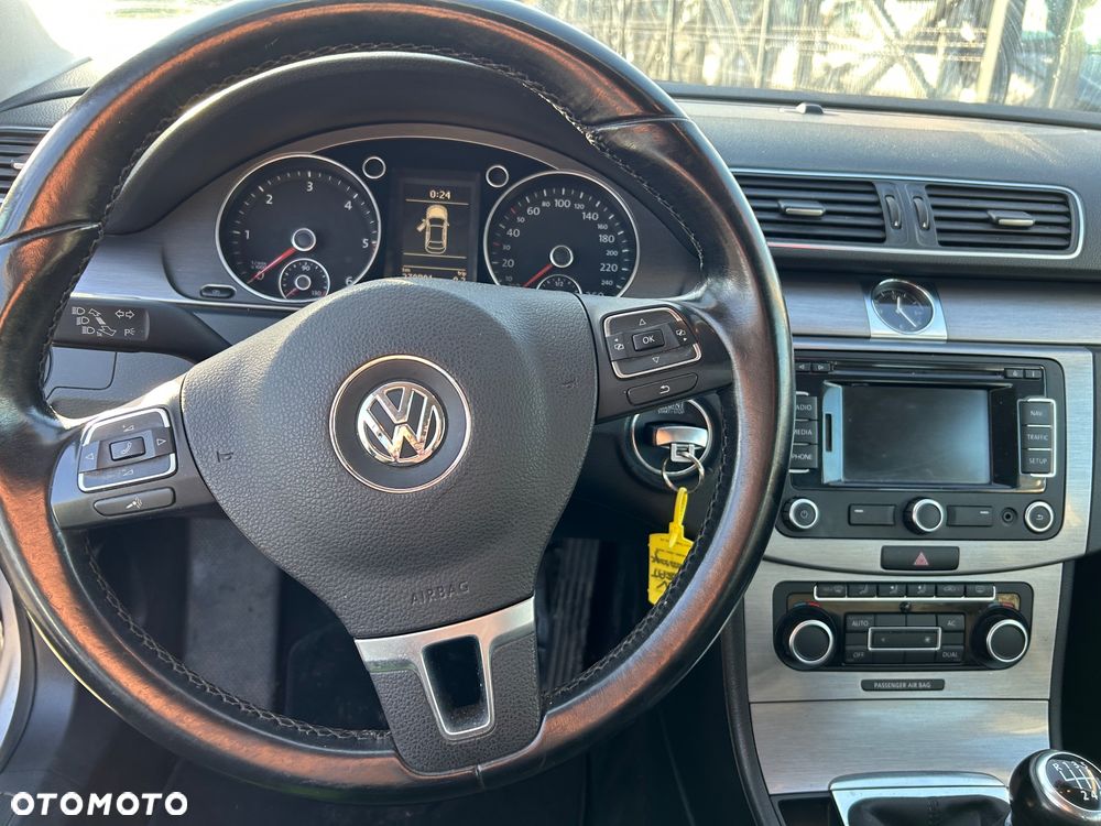 Volkswagen Passat - 36
