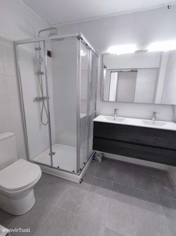 Quarto - localizado em Benfica Lisbon - Grande imagem: 3/5