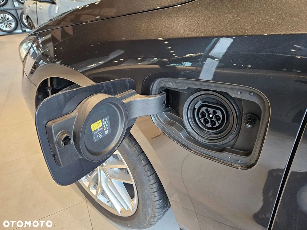 BMW Seria 5 530e PHEV - 25