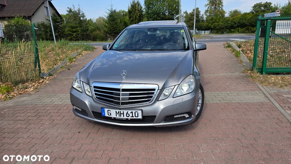 Mercedes-Benz Klasa E 250 CGI BlueEFFICIENCY 7G-TRONIC Elegance - 31
