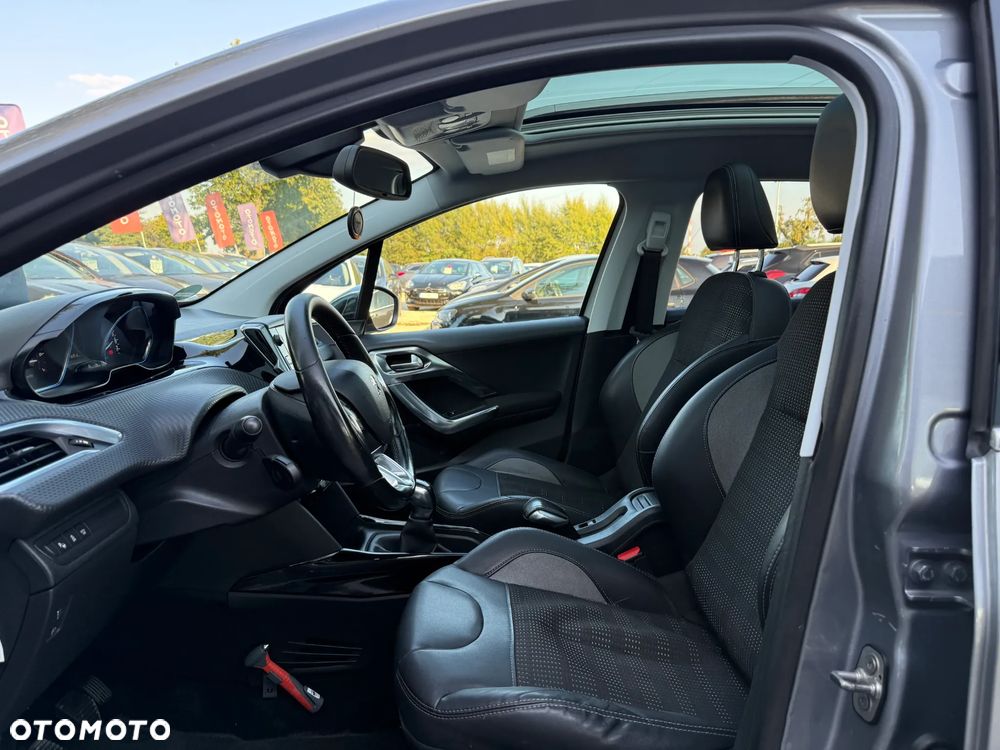 Peugeot 2008 1.2 Pure Tech Allure S&S - 31