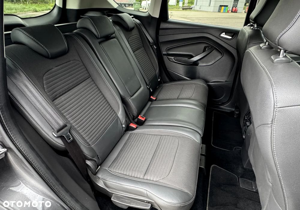 Ford Kuga 1.5 EcoBoost 2x4 Titanium - 34