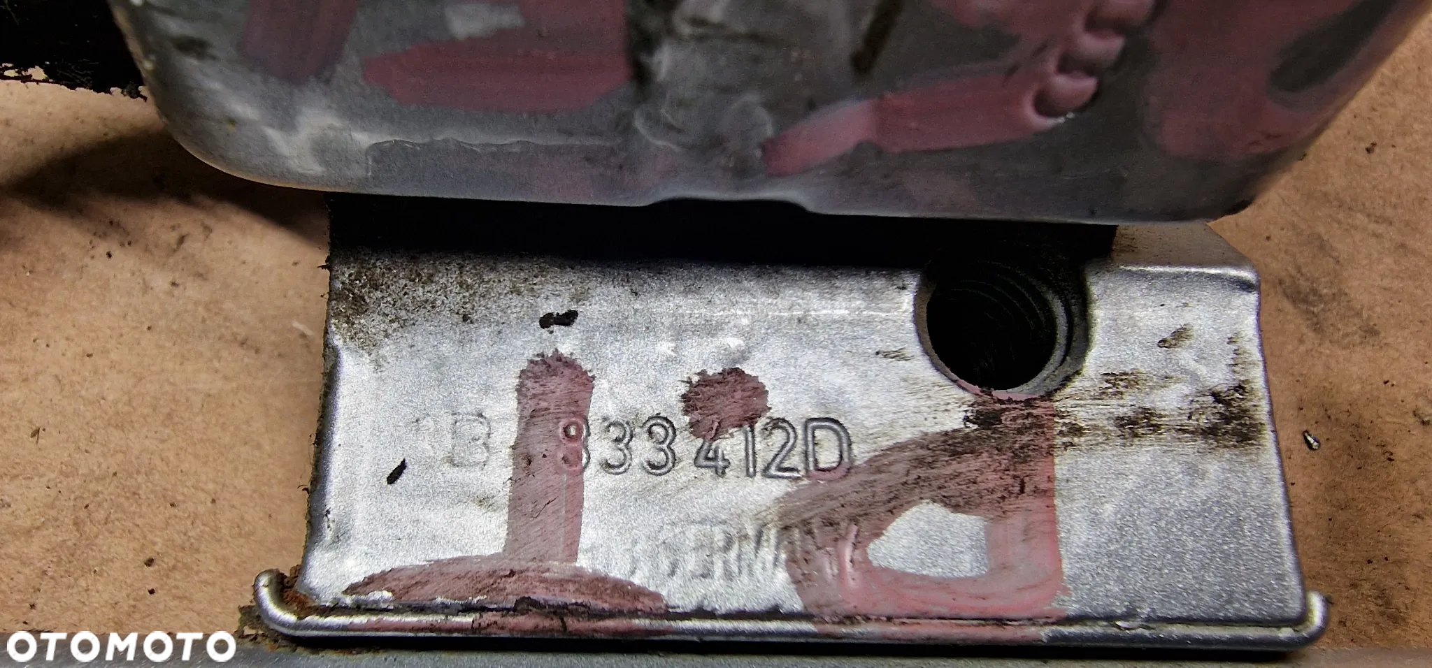 Zawias prawy tył dolny górny komplet VW Passat B5 FL 3B4833412D - 4
