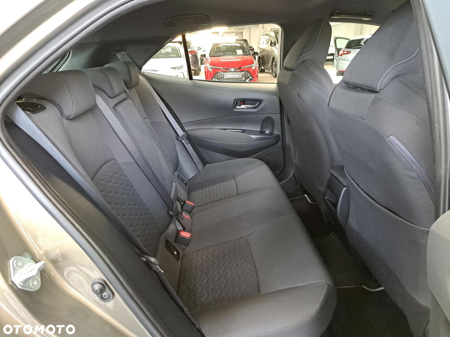 Toyota Corolla 1.8 Hybrid Comfort - 13
