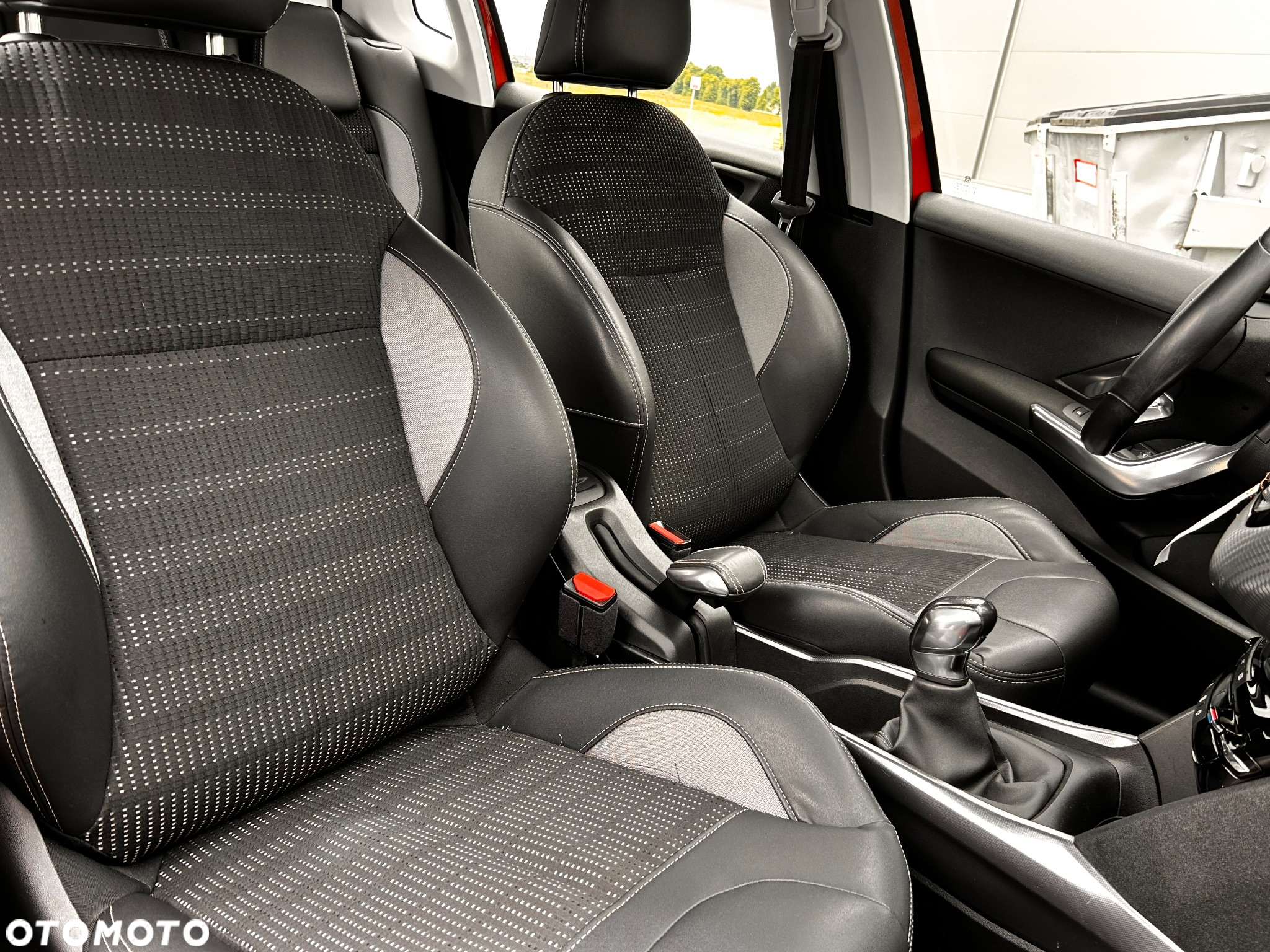 Peugeot 2008 1.6 VTi Allure - 28