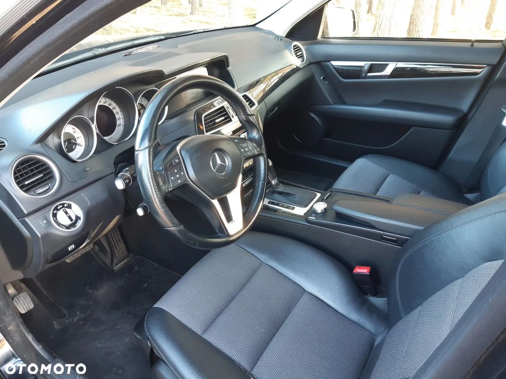 Mercedes-Benz Klasa C 200 CGI Automatik BlueEFFICIENCY Avantgarde - 16