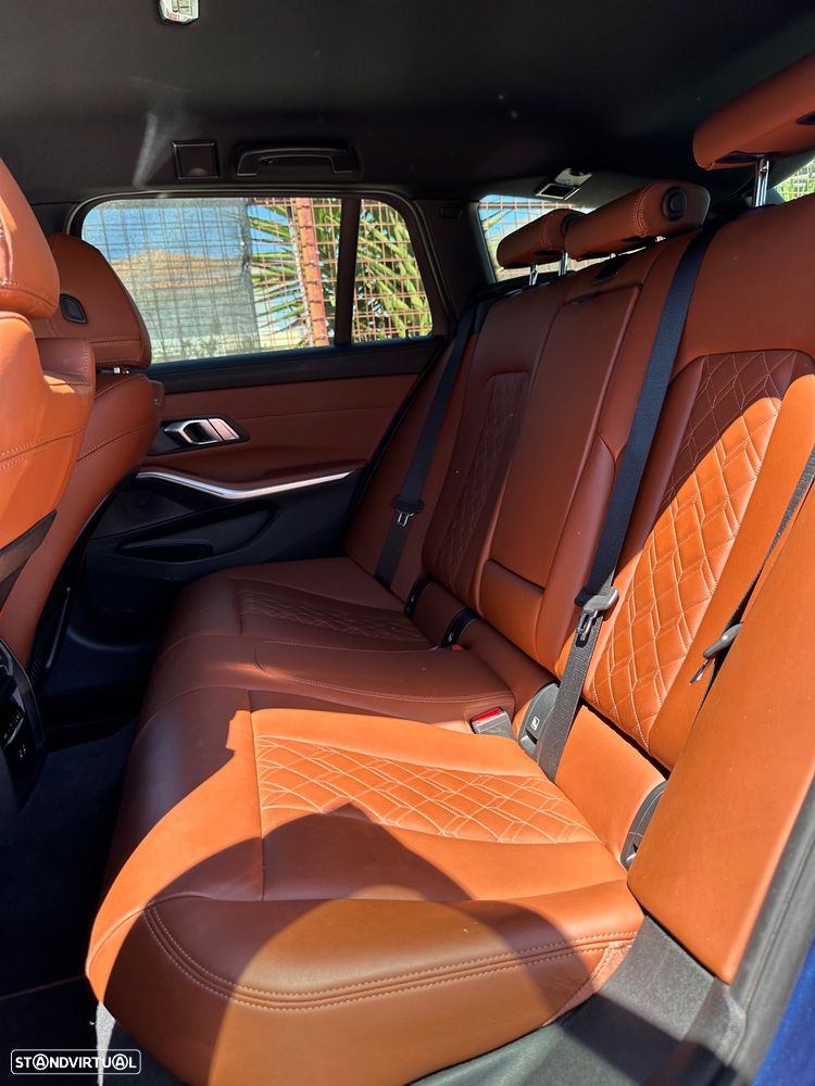 BMW 330 e Touring Line Sport Auto - 31