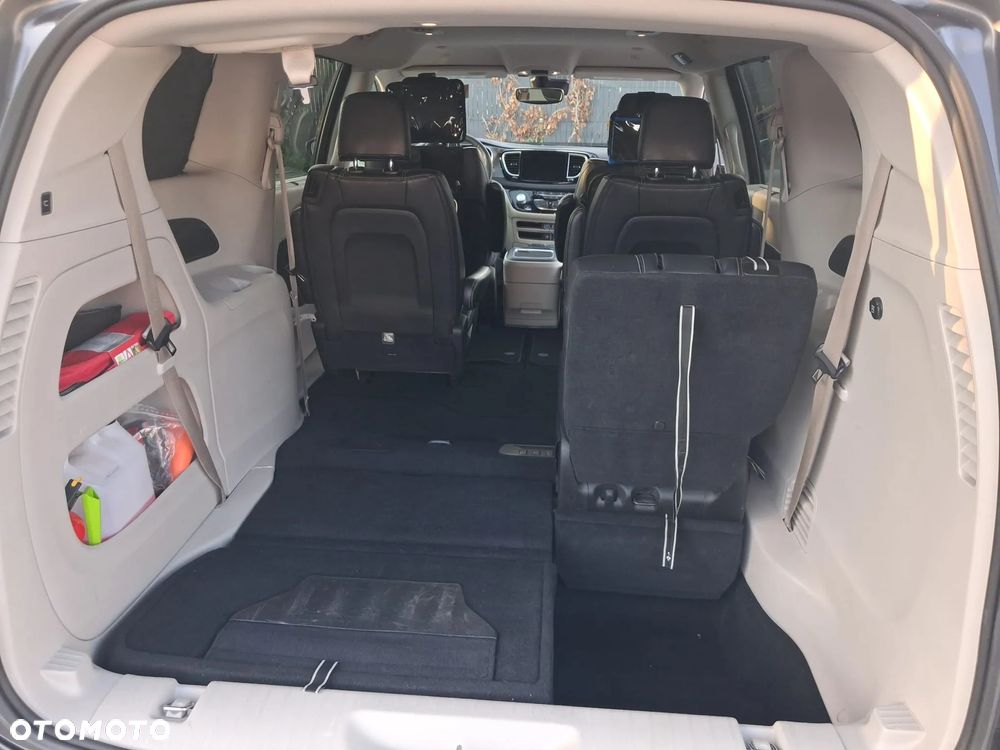 Chrysler Pacifica - 10