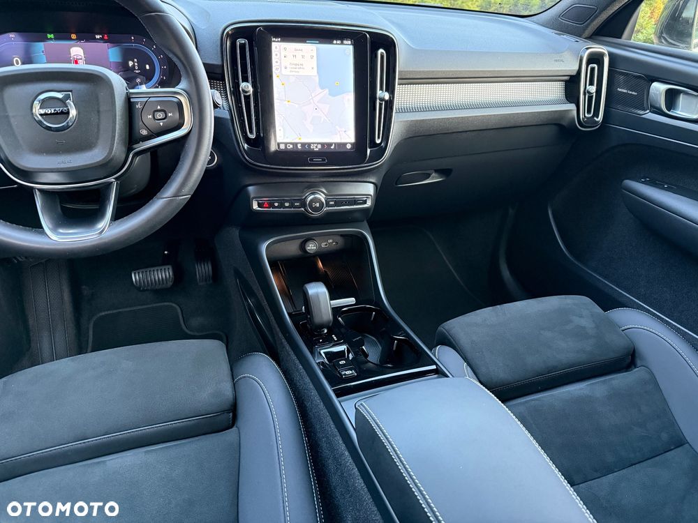 Volvo XC 40 B4 B DKG Plus Black Edition - 27