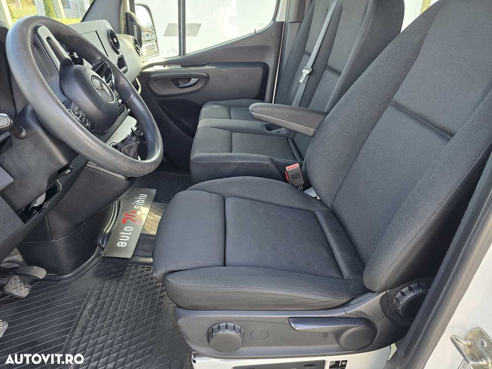 Mercedes-Benz Sprinter - 20