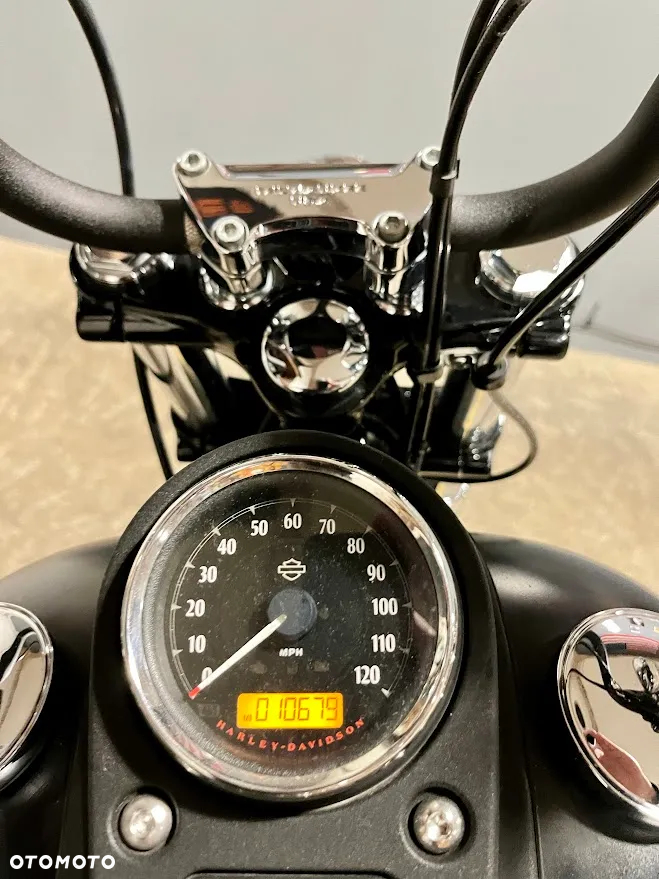 Harley-Davidson Dyna Street Bob - 8