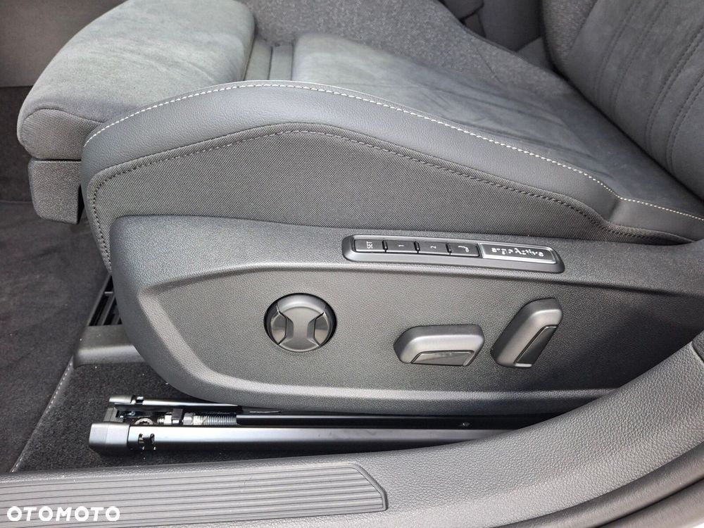 Volkswagen Golf Variant - 12