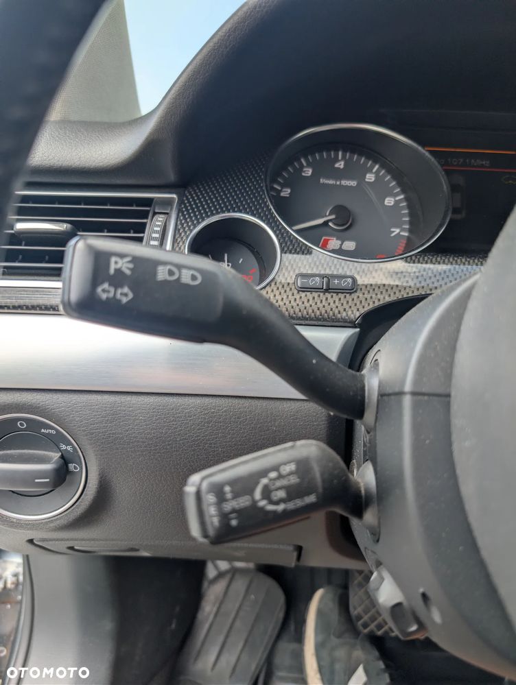 Audi S8 - 16