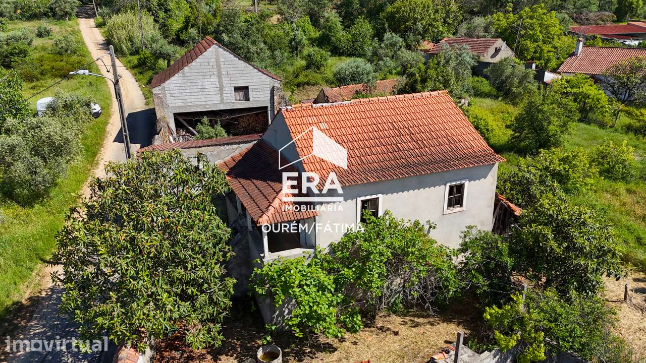 Moradia T2 com quintal localizada no Olival - Grande imagem: 2/28