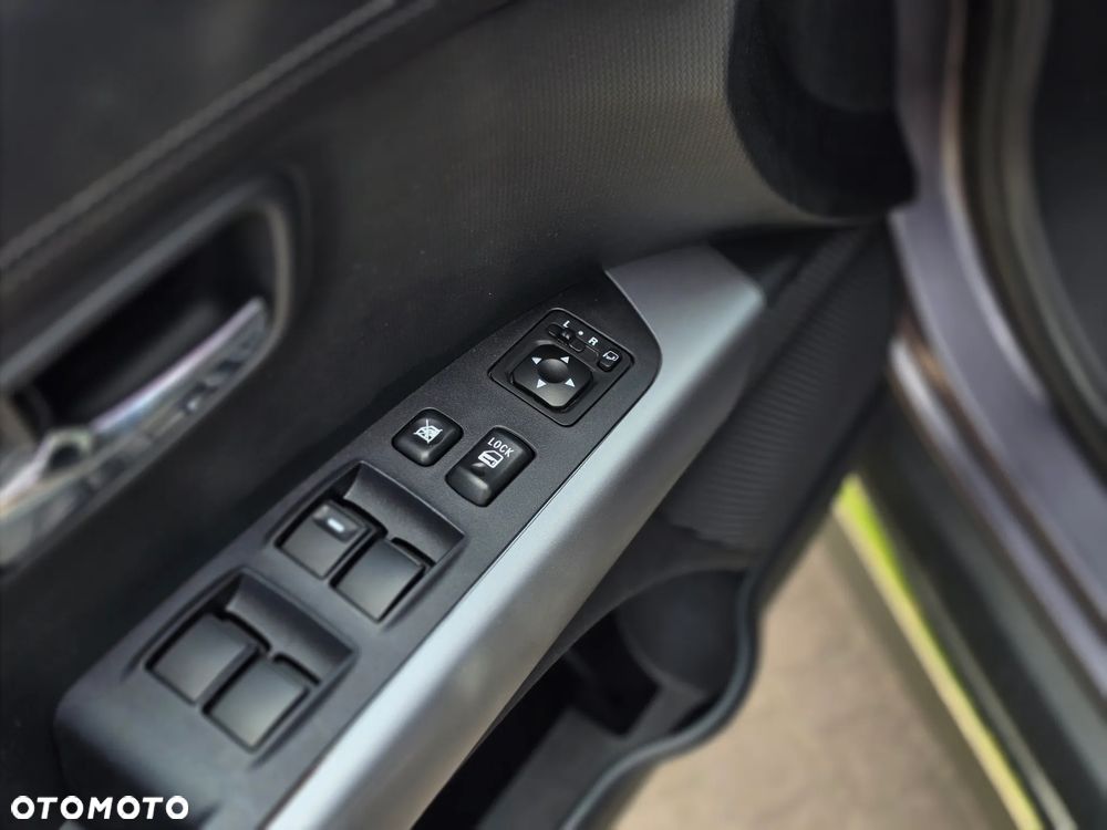 Mitsubishi Outlander - 16