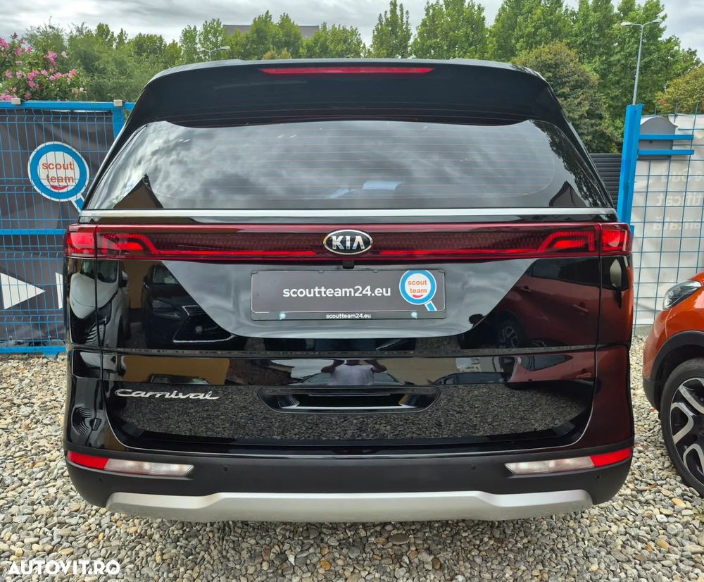 Kia Carnival - 12
