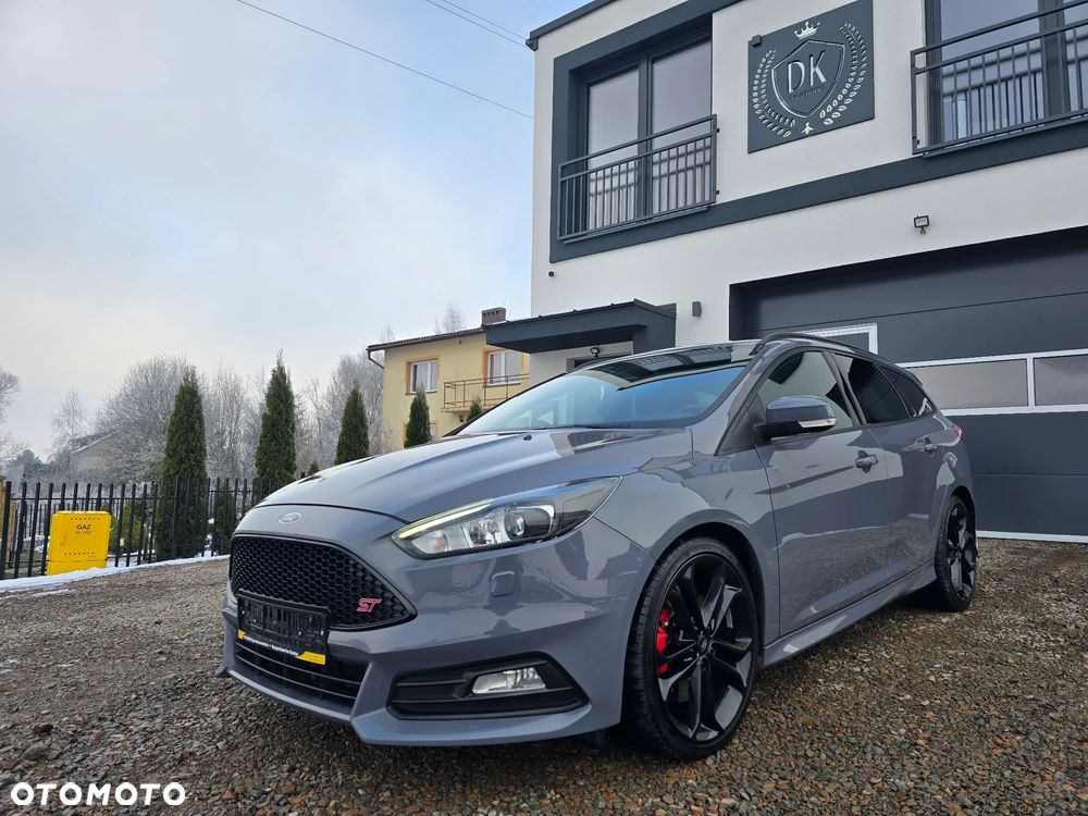 Ford Focus 2.0 EcoBoost ST mit Leder-Sport-Paket - 2