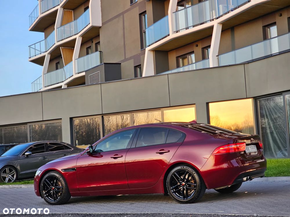 Jaguar XE 2.0 D Prestige - 17