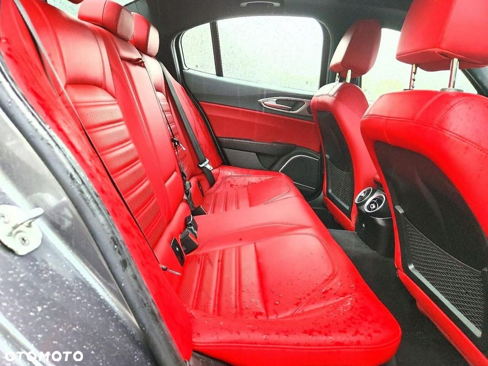 Alfa Romeo Giulia 2.0 Turbo TI Q4 - 10