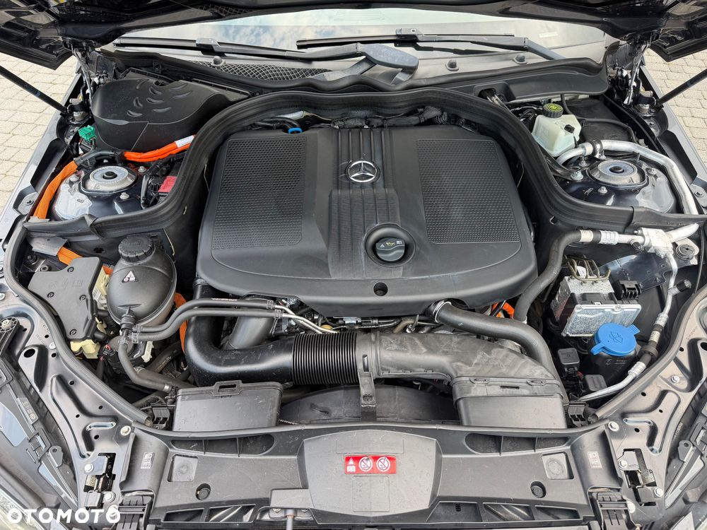 Mercedes-Benz Klasa E 300 BlueTEC HYBRID - 32