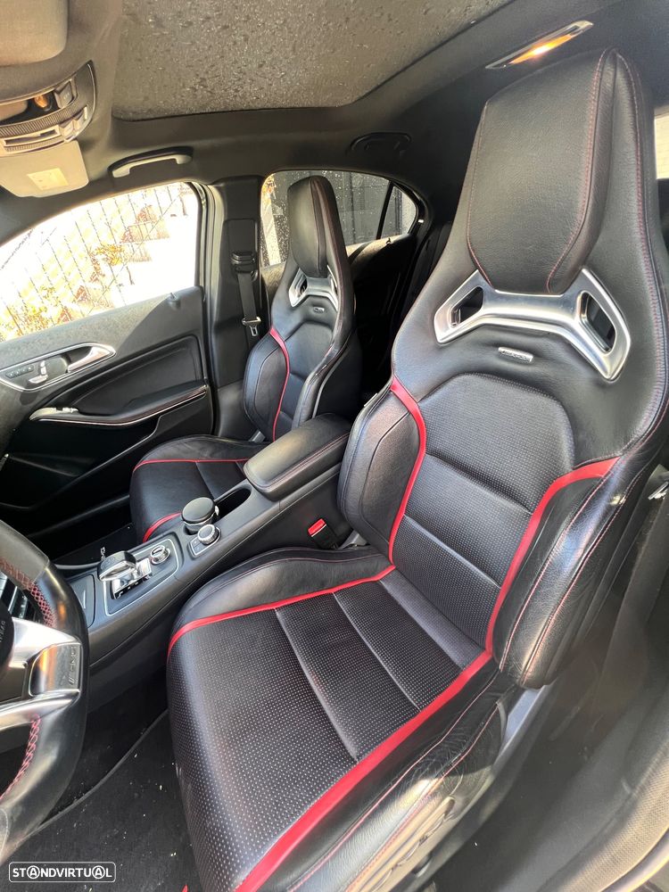 Mercedes-Benz A 45 AMG 4-Matic - 12