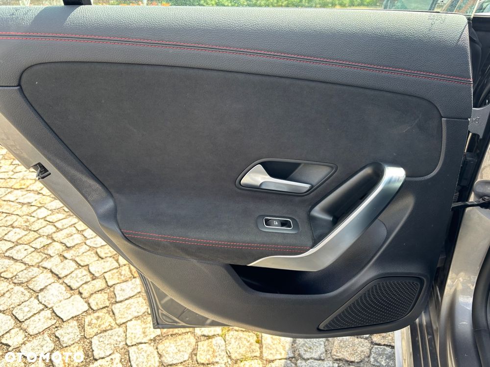 Mercedes-Benz CLA 200 AMG Line 7G-DCT - 22
