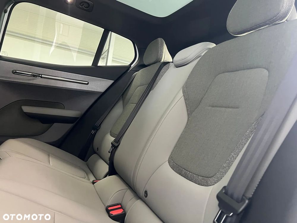 Volvo EX30 69kWh Twin Motor Ultra Black Edition - 26