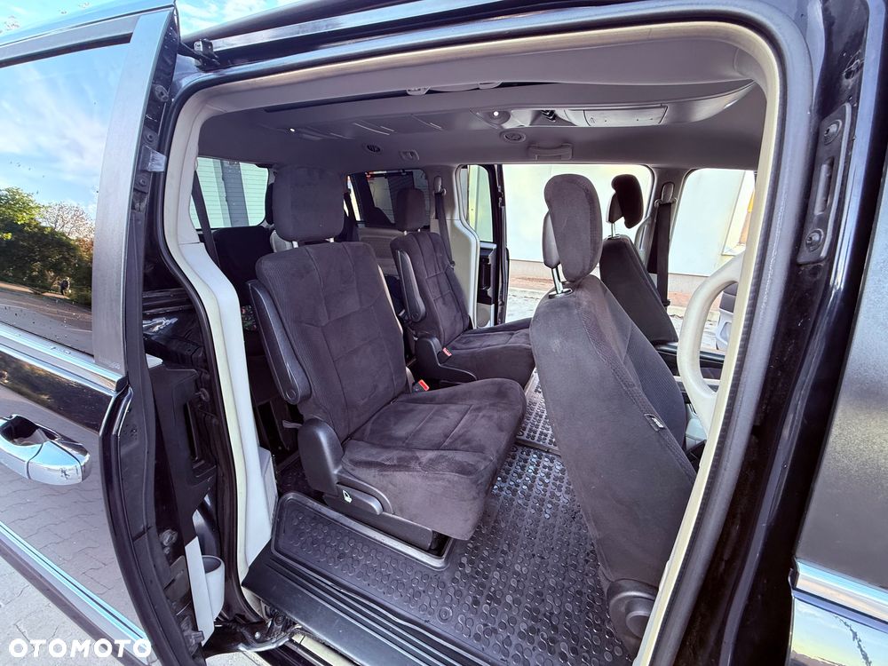 Chrysler Town & Country 3.6 Limited - 8