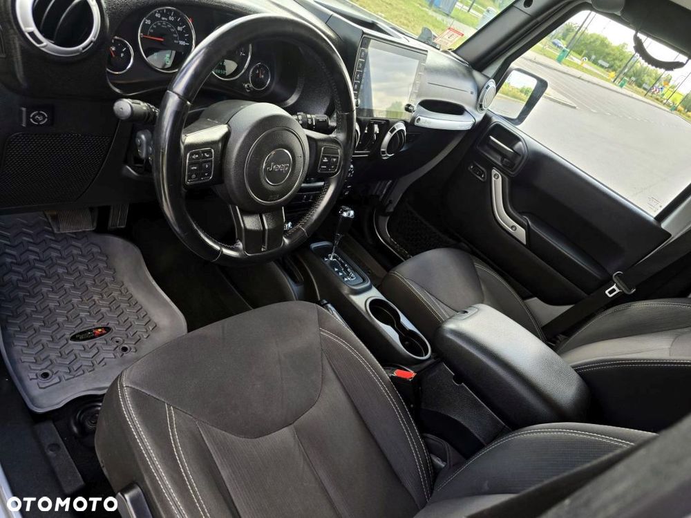 Jeep Wrangler 3.6 Unlim Sahara - 29