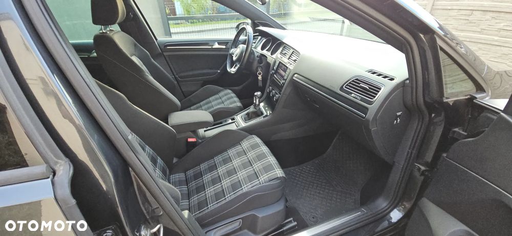 Volkswagen Golf - 10