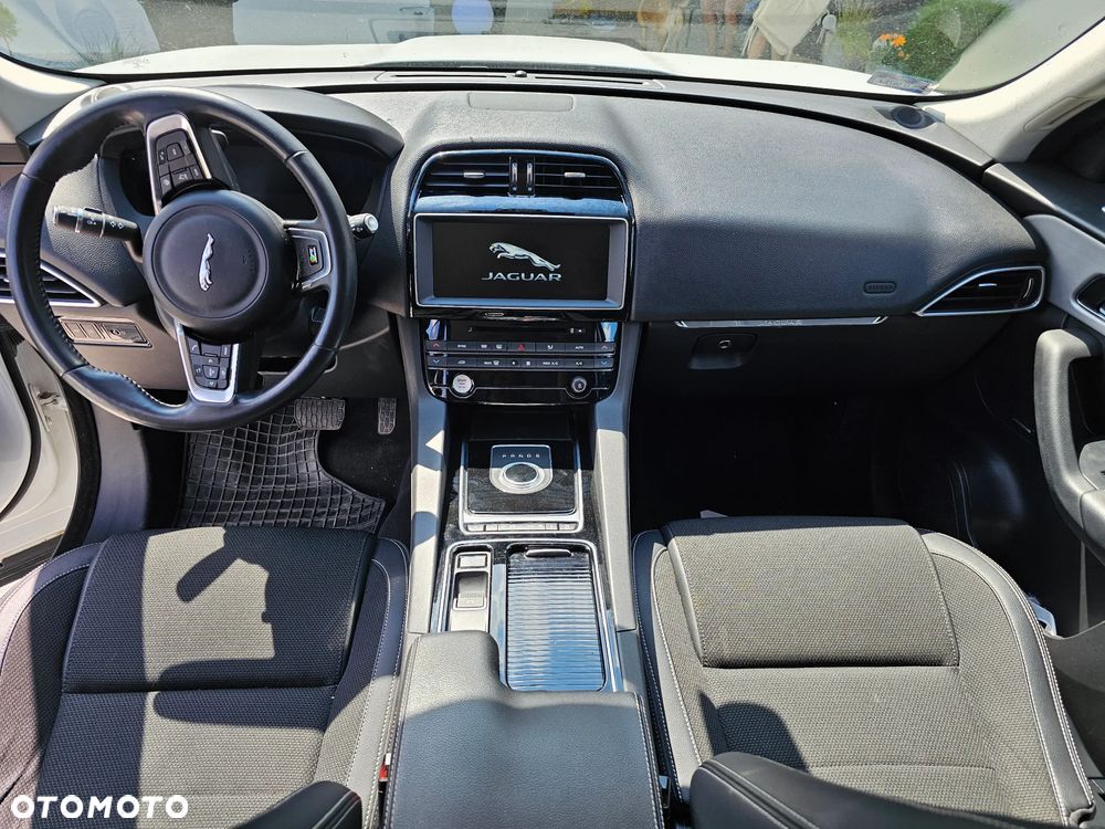 Jaguar F-Pace 2.0 i4D AWD R-Sport - 7